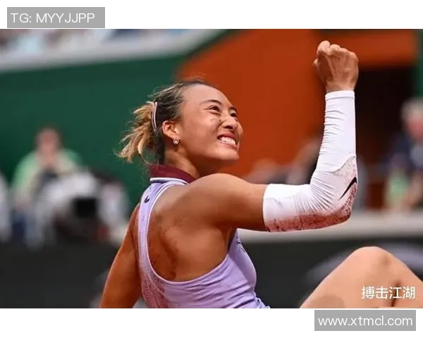 足球明星女友亲临赛场助阵激情四溢引发媒体热议与球迷关注